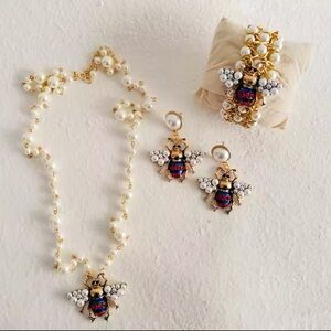 Vintage Honeybee Elegant Gold Pearl Set